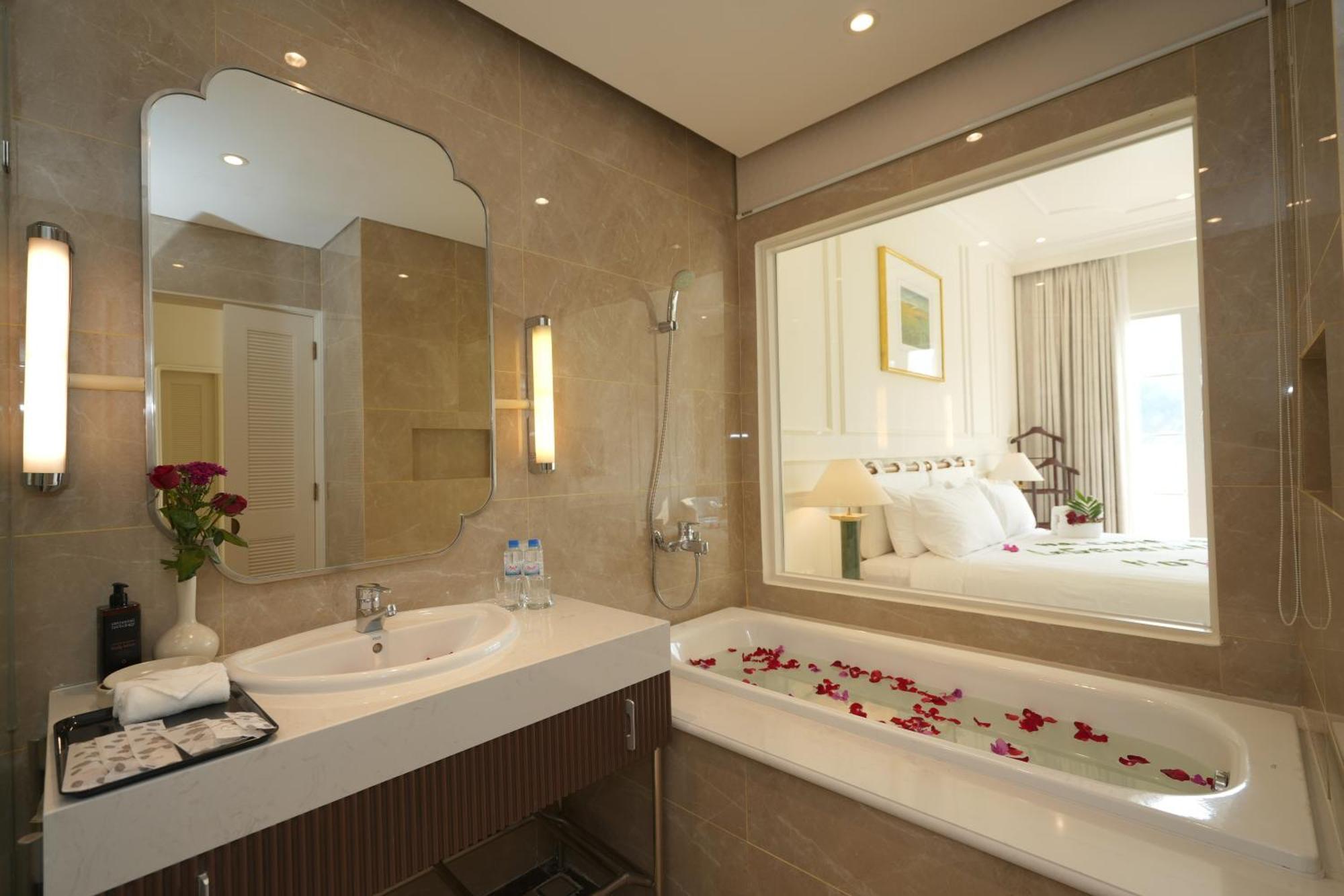 Legend Valley Hotel Ha Nam Phu Ly Exterior photo